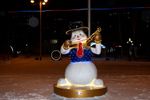 Уличная фигура "Снеговик со скрипкой"