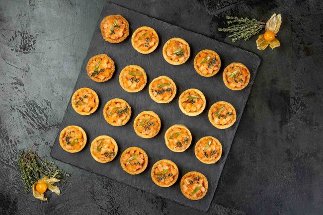 Мини тарталетка с тар-таром из лосося, 20 шт.