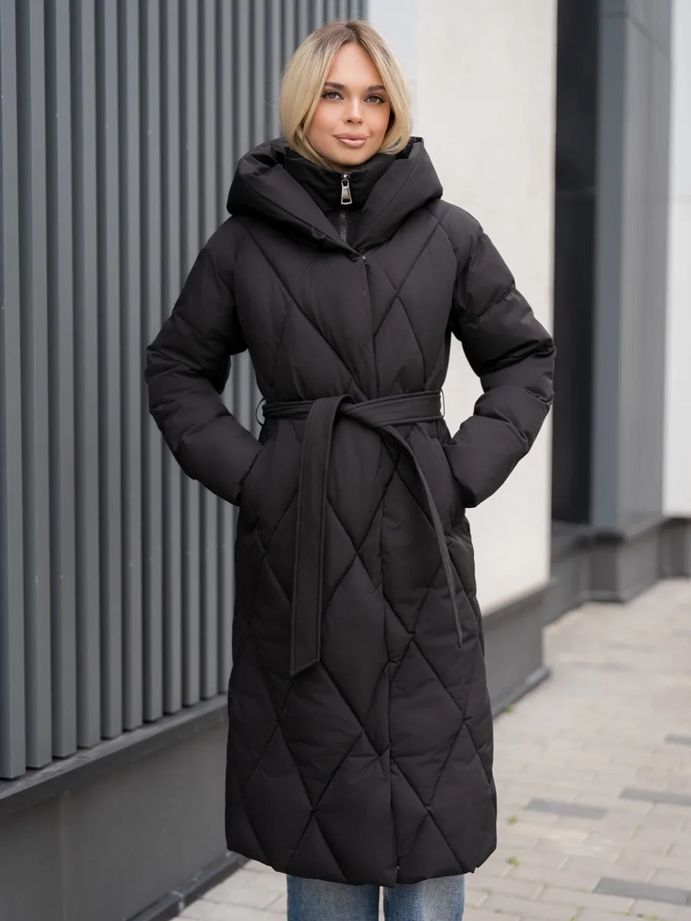 Пуховик стеганный зимний длинный с капюшоном