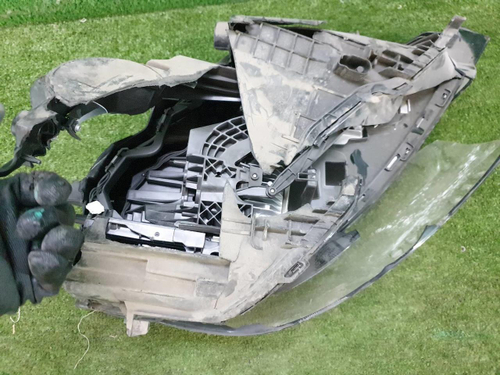 Битая Фара левая Volvo XC60 2 (2017-2021) LED