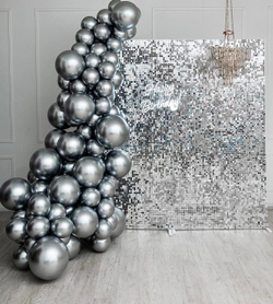 Фотозона с паетками и неоновой подствеской