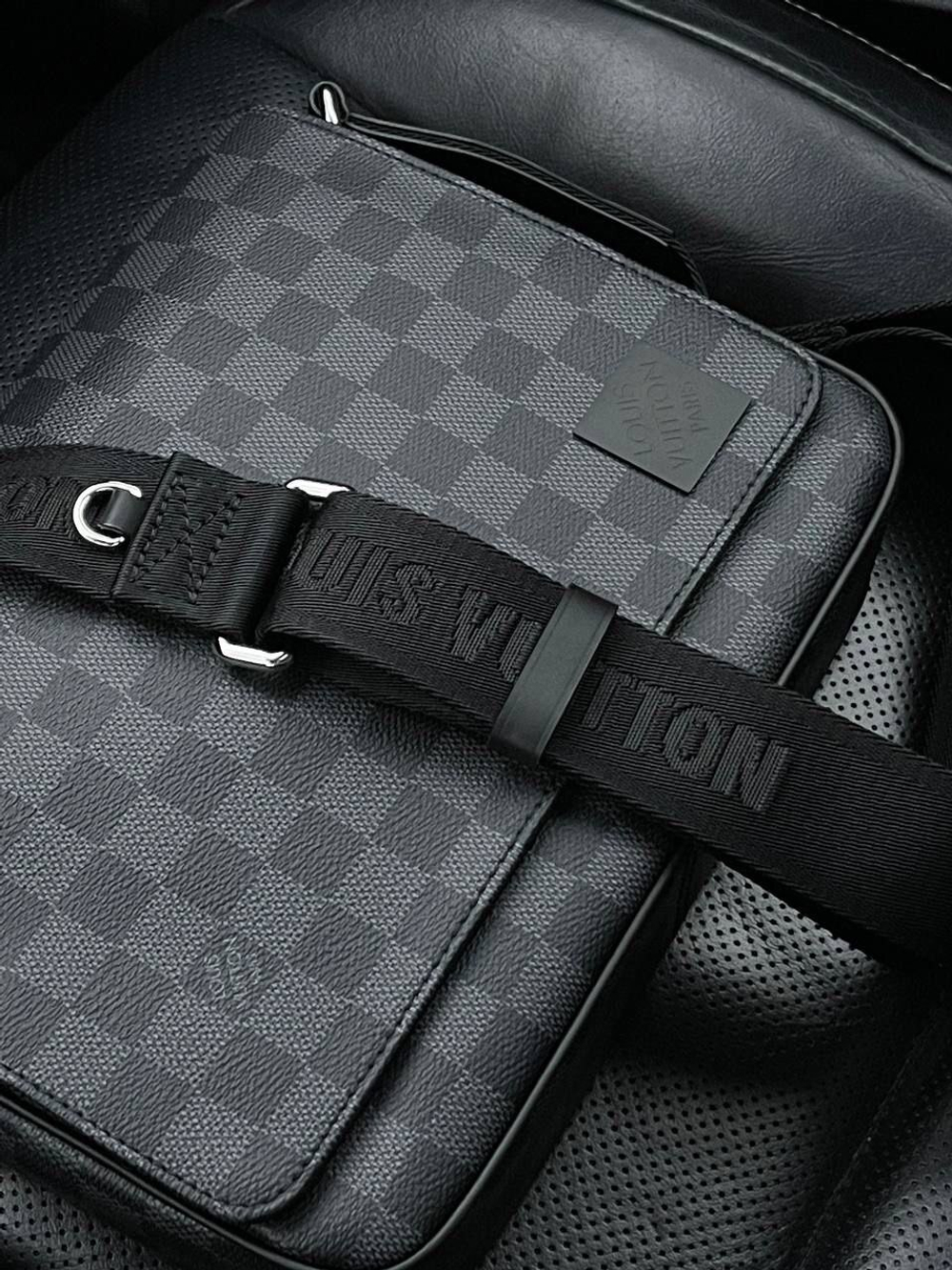 Клатч Louis Vuitton
