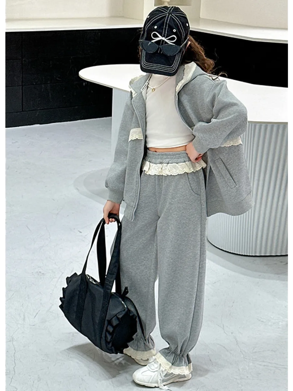 Костюм c кружевом