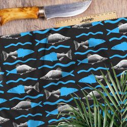 Ткань дюспо половинчатые рыбы на чёрном фоне