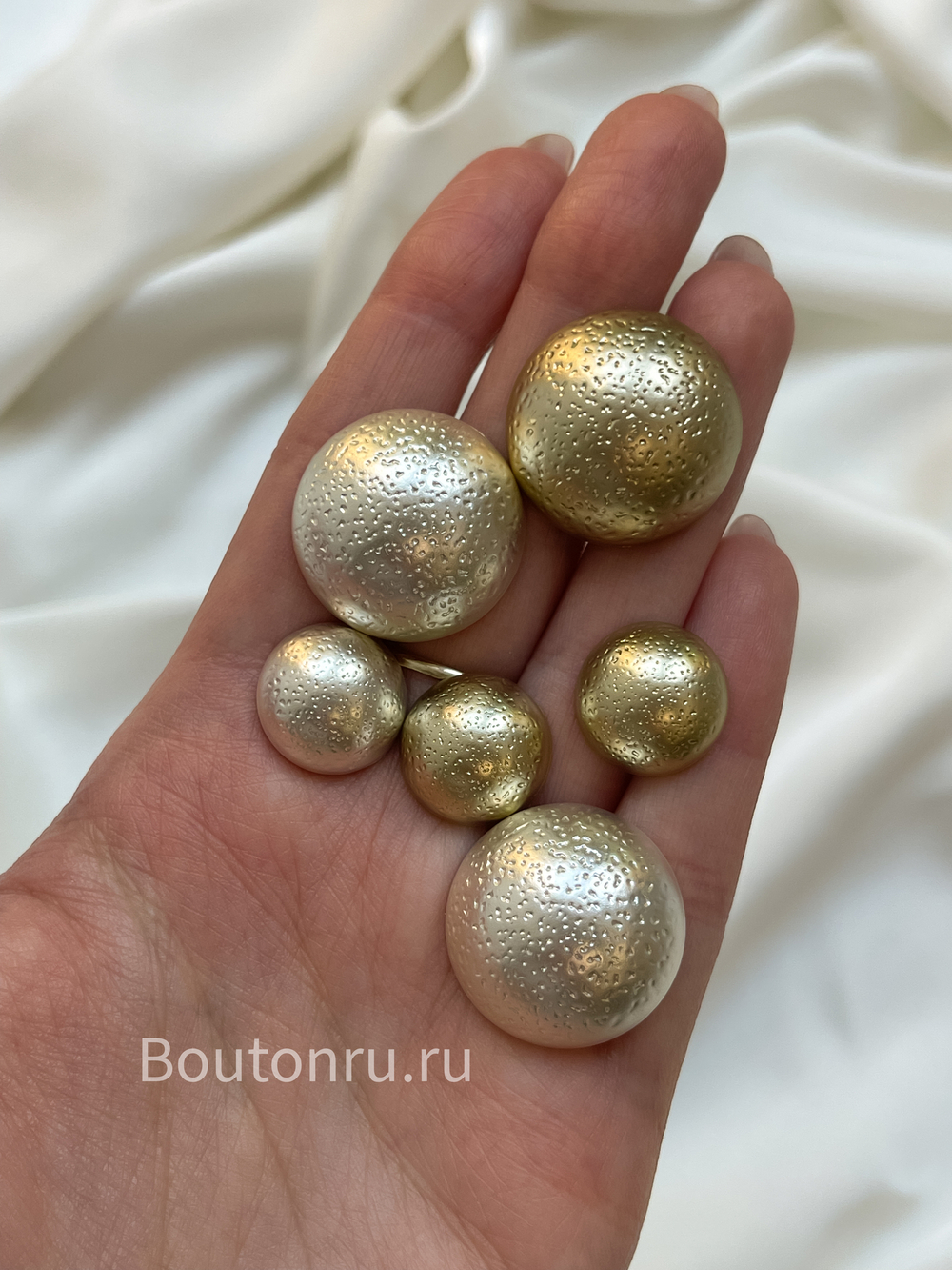 Пуговицы полусфера с вкраплениями матовое серебро