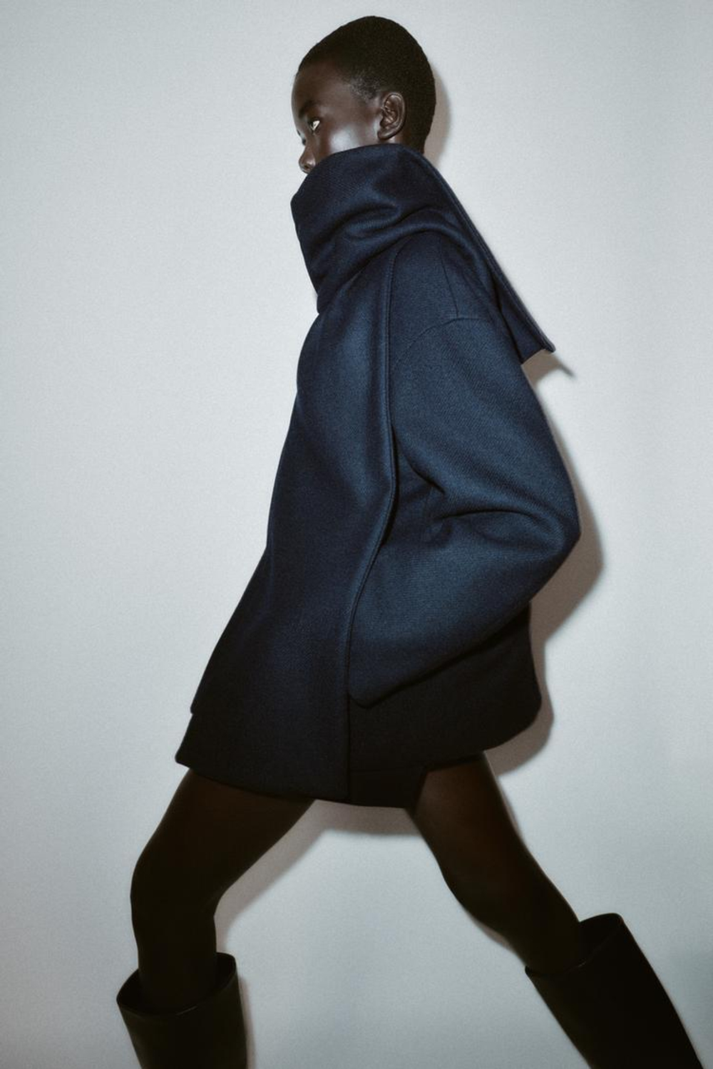 ZARA КОРОТКОЕ ПАЛЬТО ИЗ СМЕСОВОЙ ШЕРСТИ С ШАРФОМ, МОРСКОЙ СИНИЙ