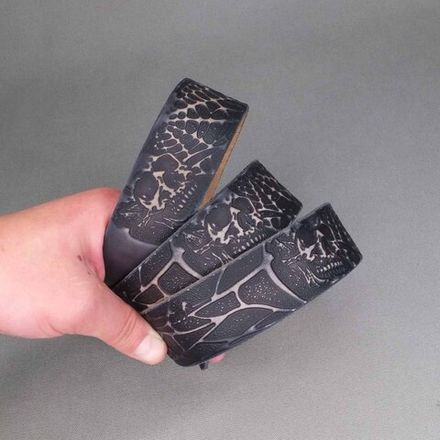 Ременная заготовка с тиснением «Черепа с паутиной» окрашенная