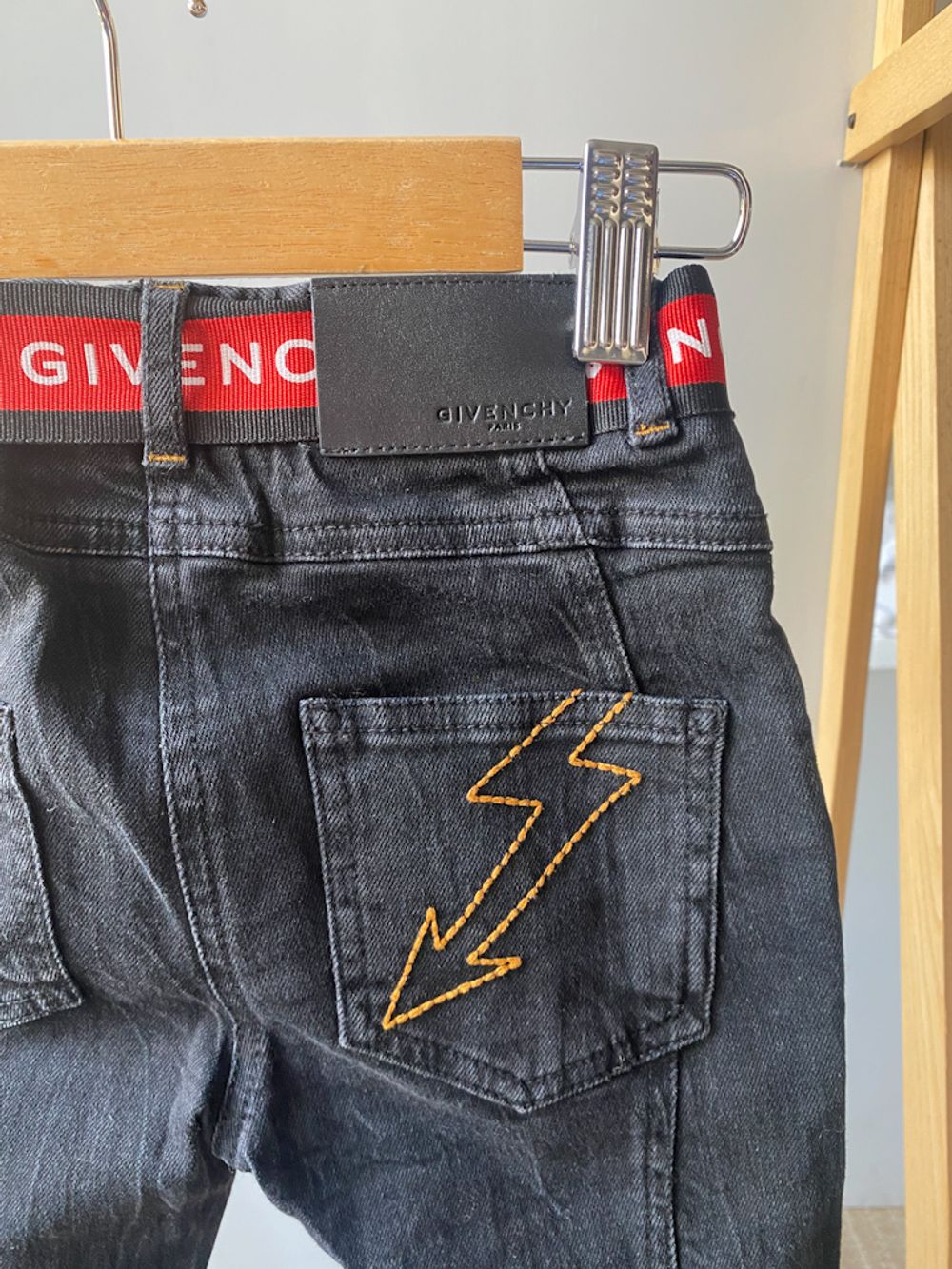 Джинсы Givenchy, 110