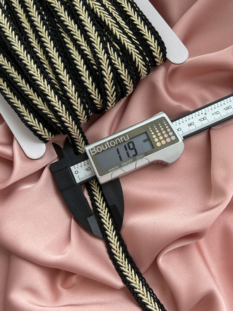 Тесьма Черная Косичка золото