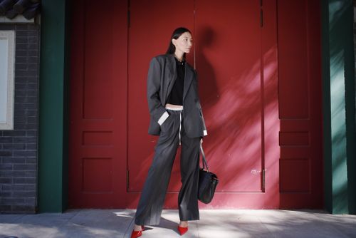 Серый брючный костюм Baguette