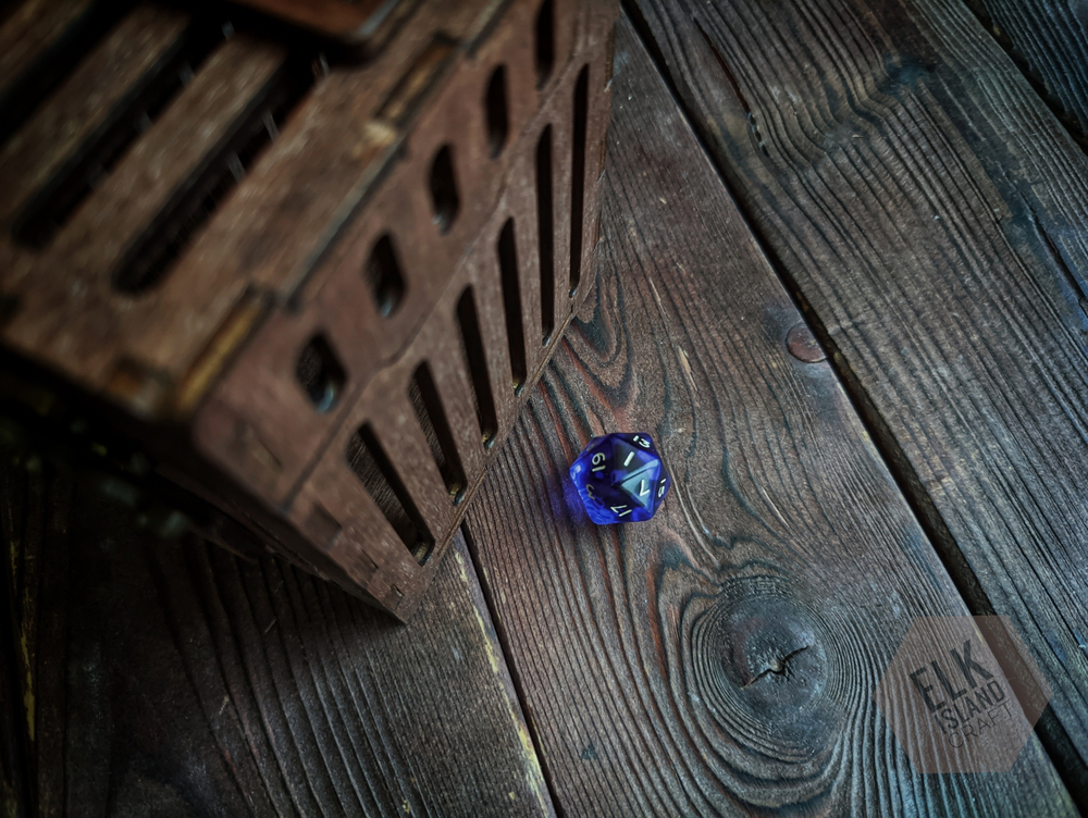 Шкатулка тюрьма для дайсов.