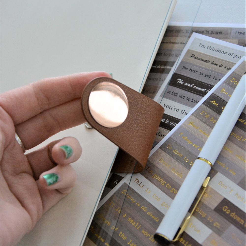 Обложка силиконовая (ПВХ) коричневая с хлястиком из кожзама и большой кнопкой, формат А5