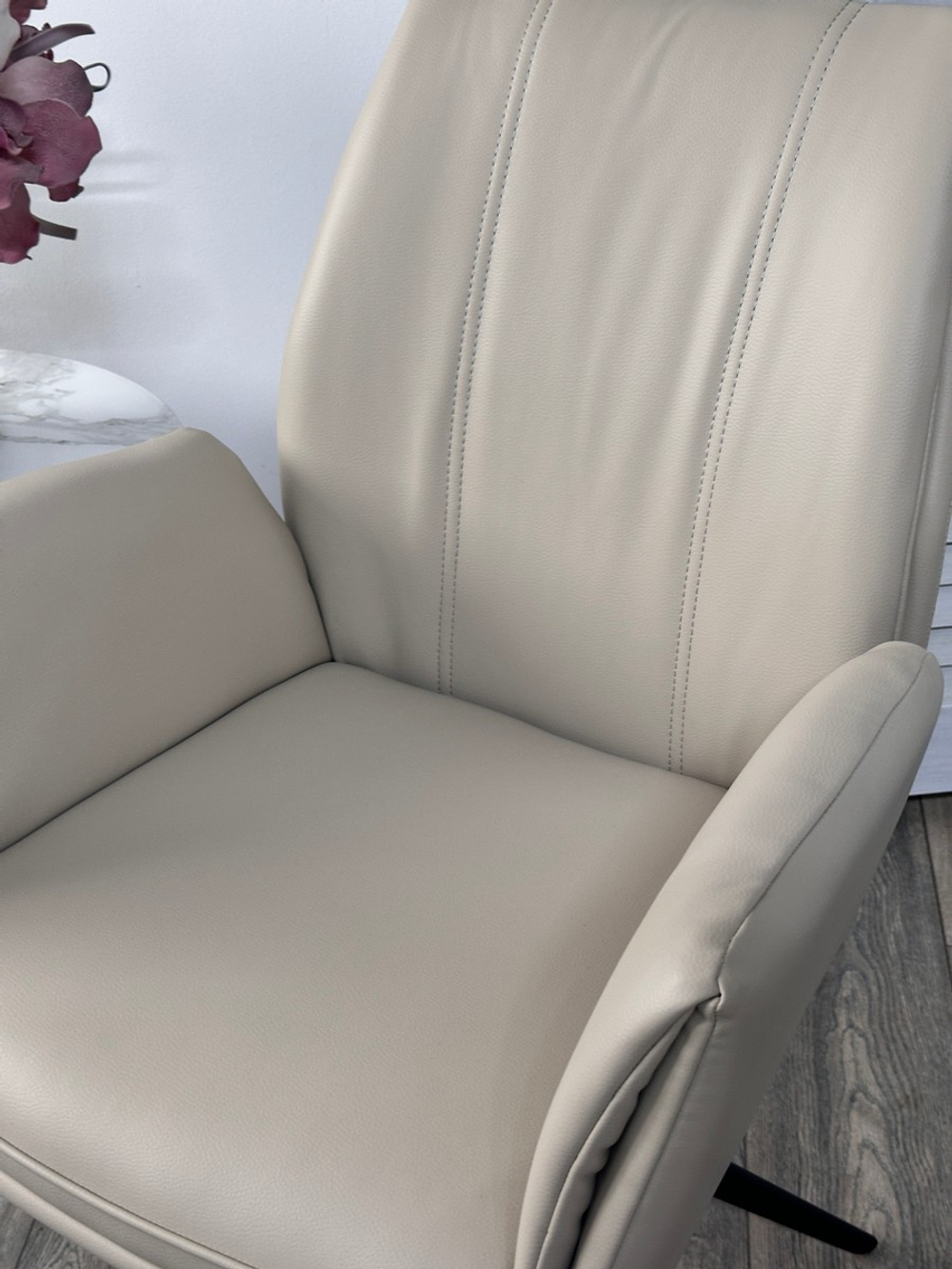 Стул М-City DISAUR Йозеф (Yozef) поворотный на поворотный на 360 градусов, Hf017-02 Бежевый, Экокожа, Черный