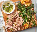 Свиная вырезка в медовой глазури с абрикосами и брокколи на гриле Свиная вырезка в медовой глазури с абрикосами и брокколи на гриле