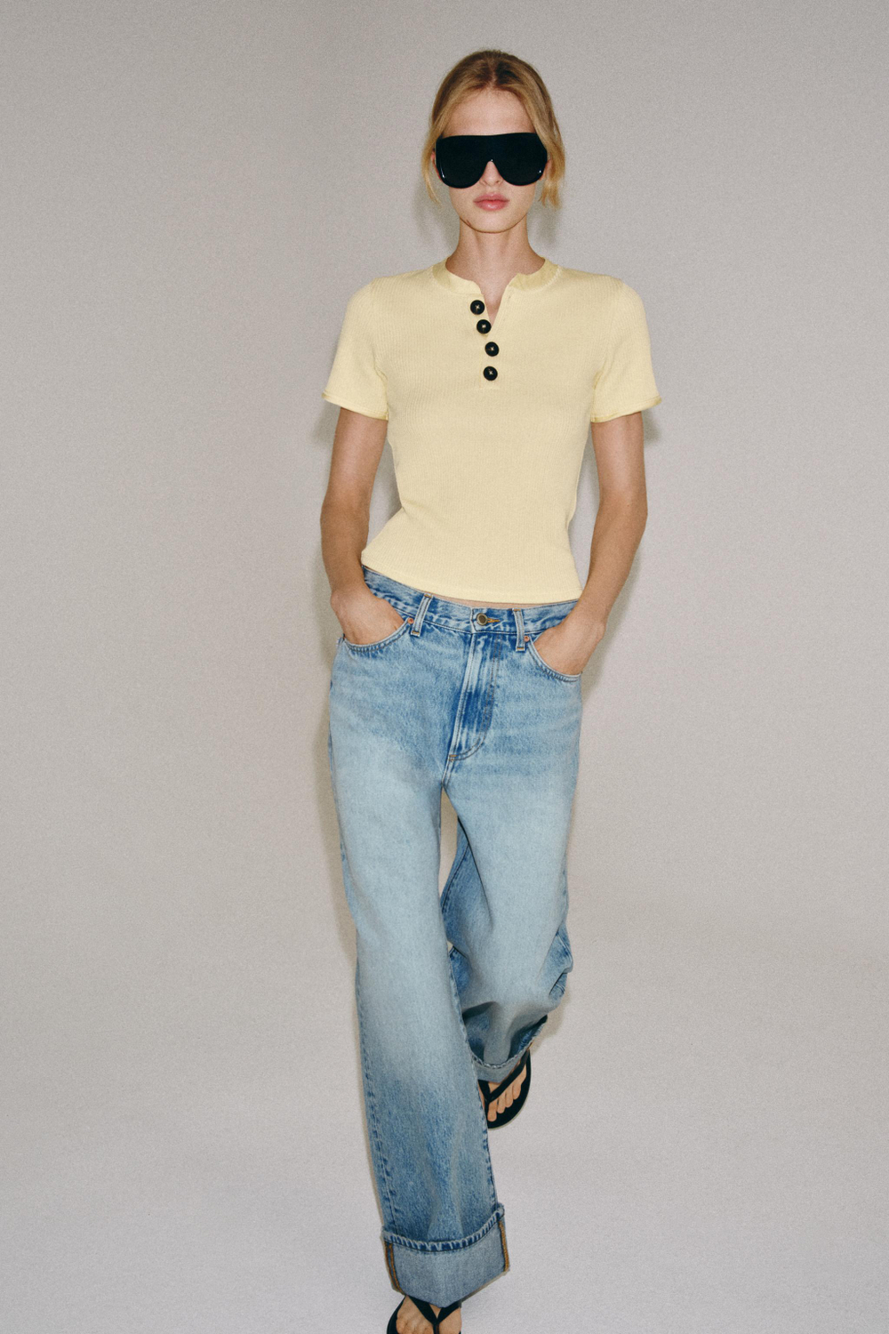 ZARA ХЛОПКОВАЯ ФУТБОЛКА С ПУГОВИЦАМИ, ЛИМОННЫЙ
