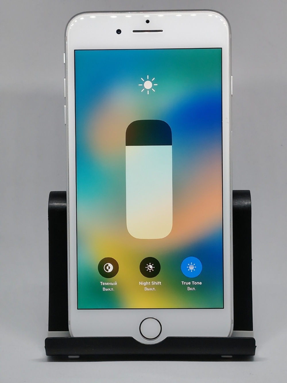 Смартфон iPhone 8 plus серебристый 64Gb