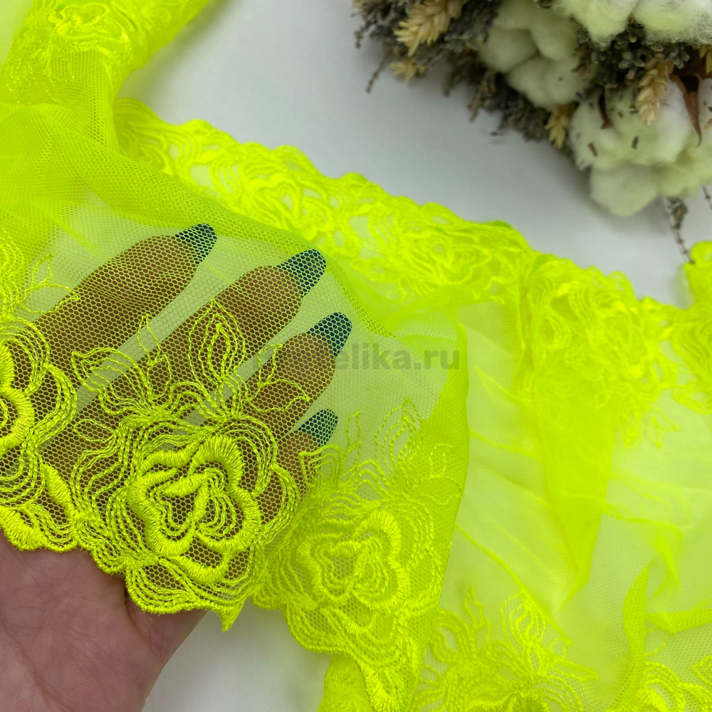 Вышивка на сетке лайм 19 см