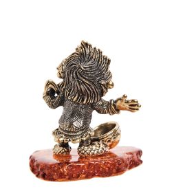 Народные промыслы AM-2786 Фигурка «Домовенок с поварешкой» (латунь, янтарь)