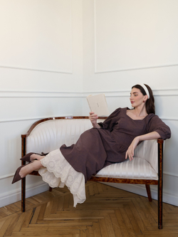 Платье с вырезом-сердечко