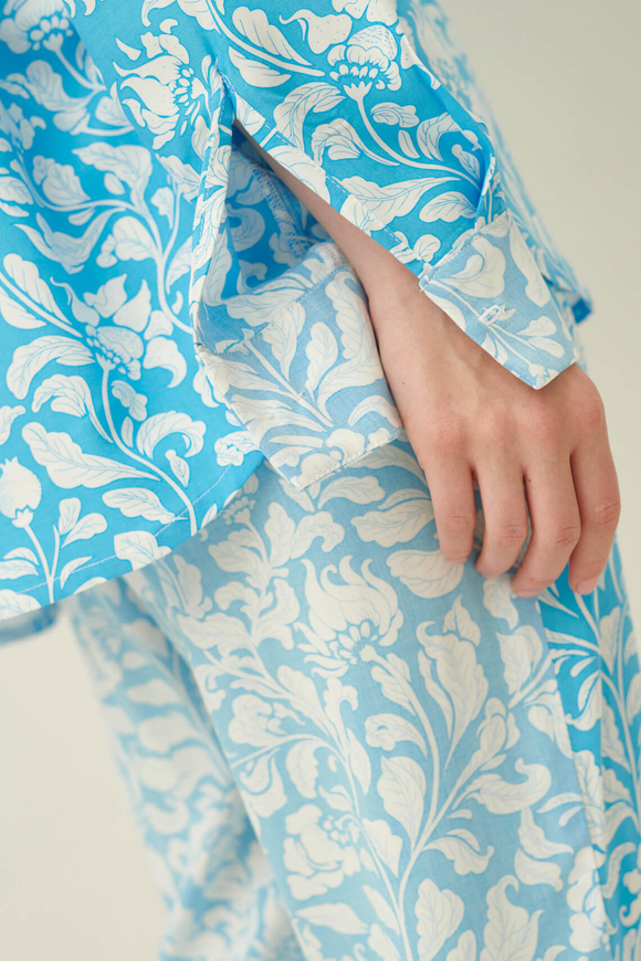 Рубашка легкая голубая с рисунком