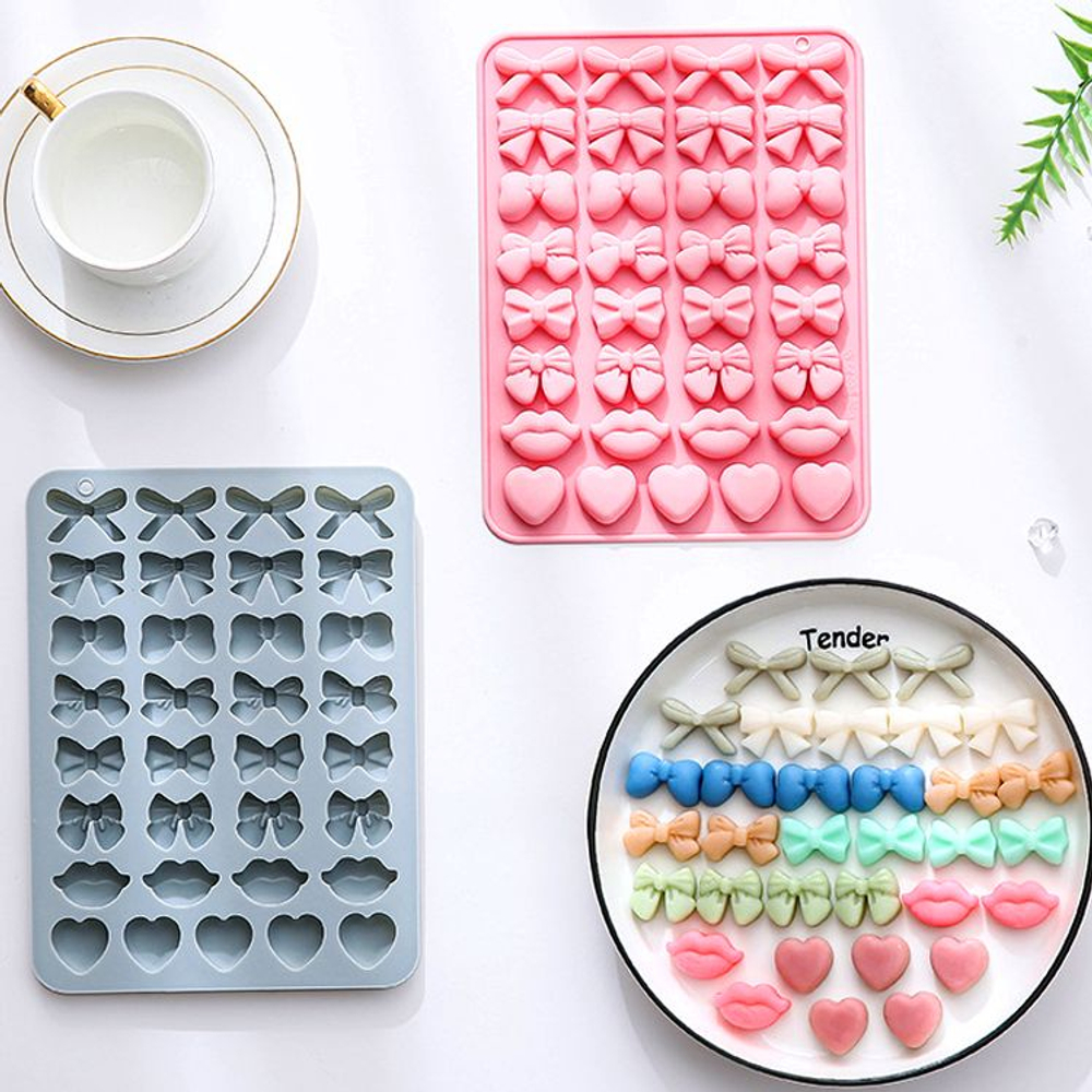 Форма силиконовая «Бантики. Сердечки. Губы» 33 ячейки