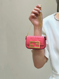Fendi Nano Baguette 11 cm