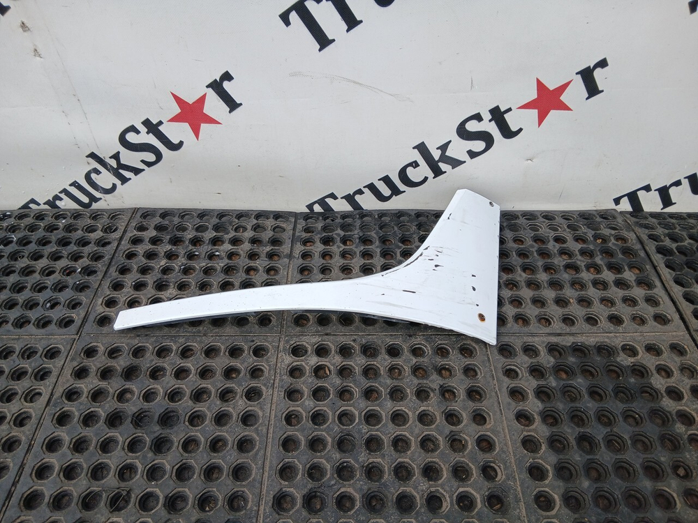 Облицовка фары левая