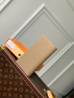 Louis Vuitton Brazza Wallet