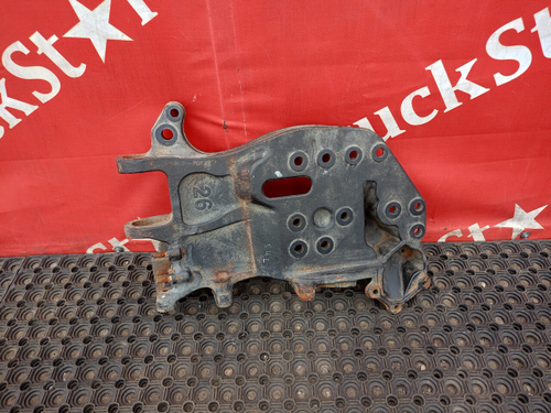 Кронштейн переднего бампера левый