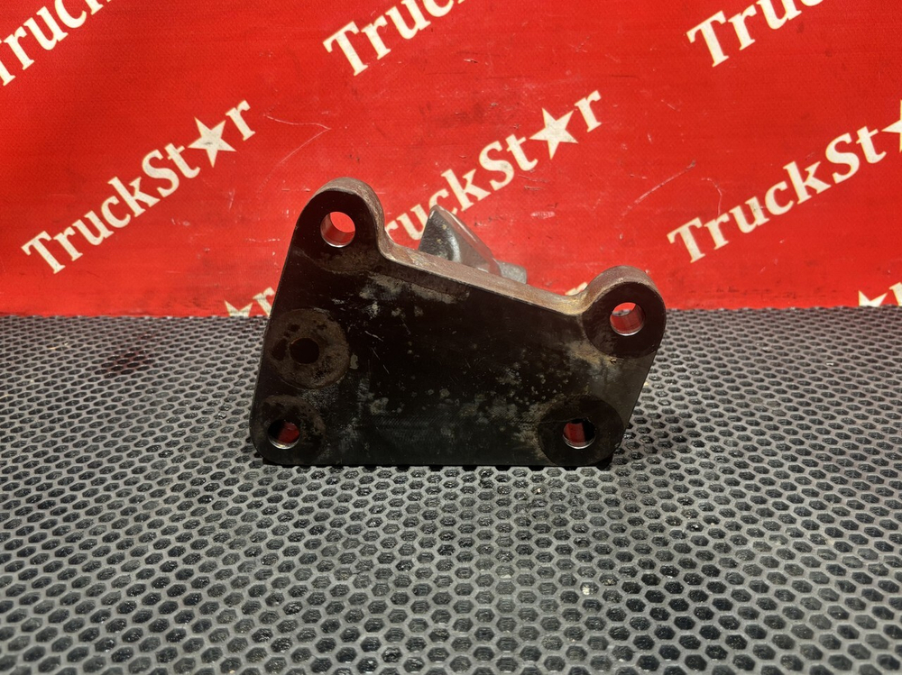 Кронштейн двигателя передний правый 2019г