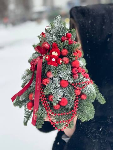 Елочка с красным декором