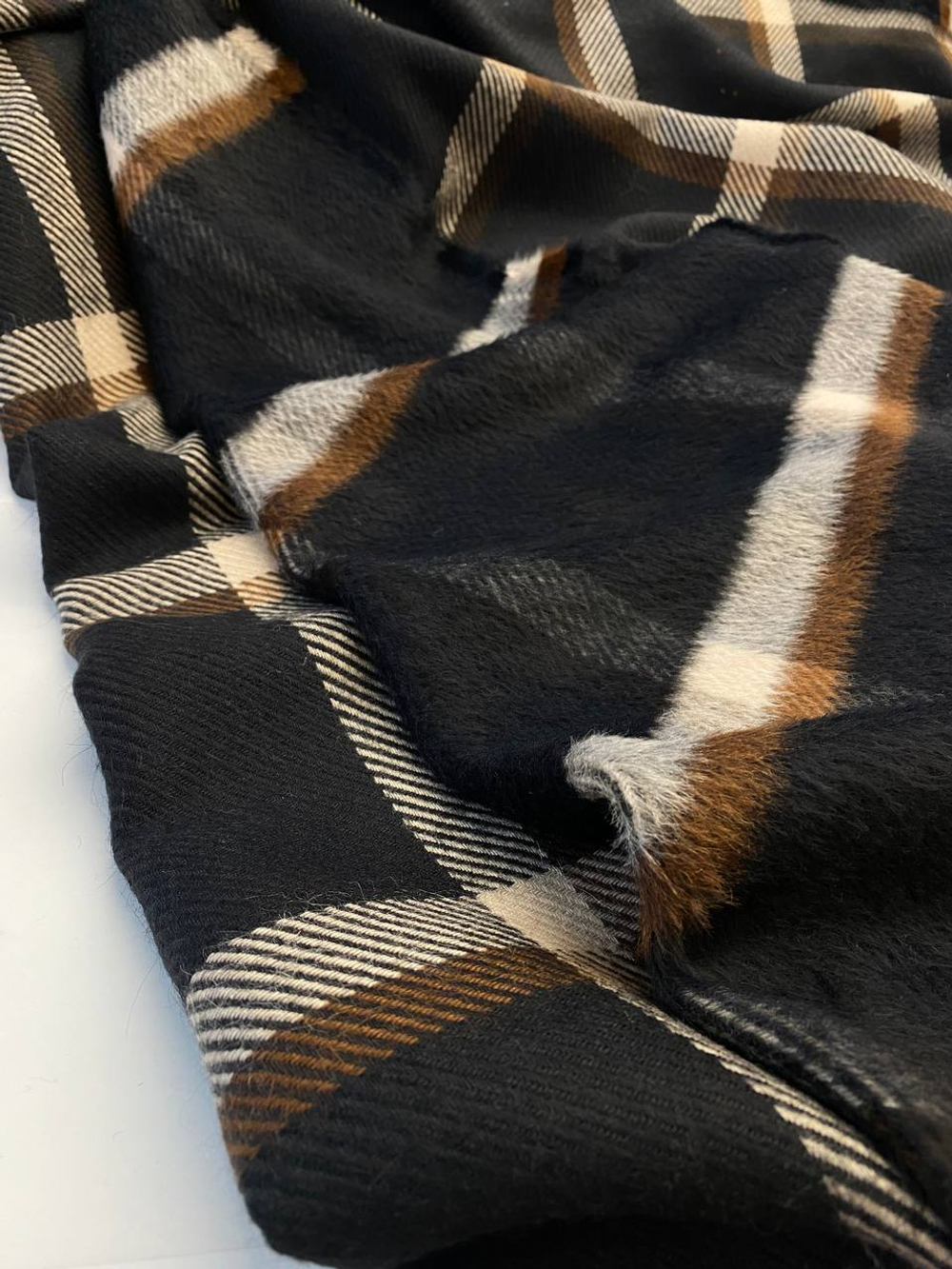 Альпака с шерстью пальтовая Burberry черная в бело-коричневую клетку