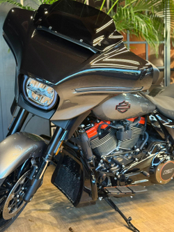 Harley-Davidson CVO Street Glide 121 (Raven Fade) 2025