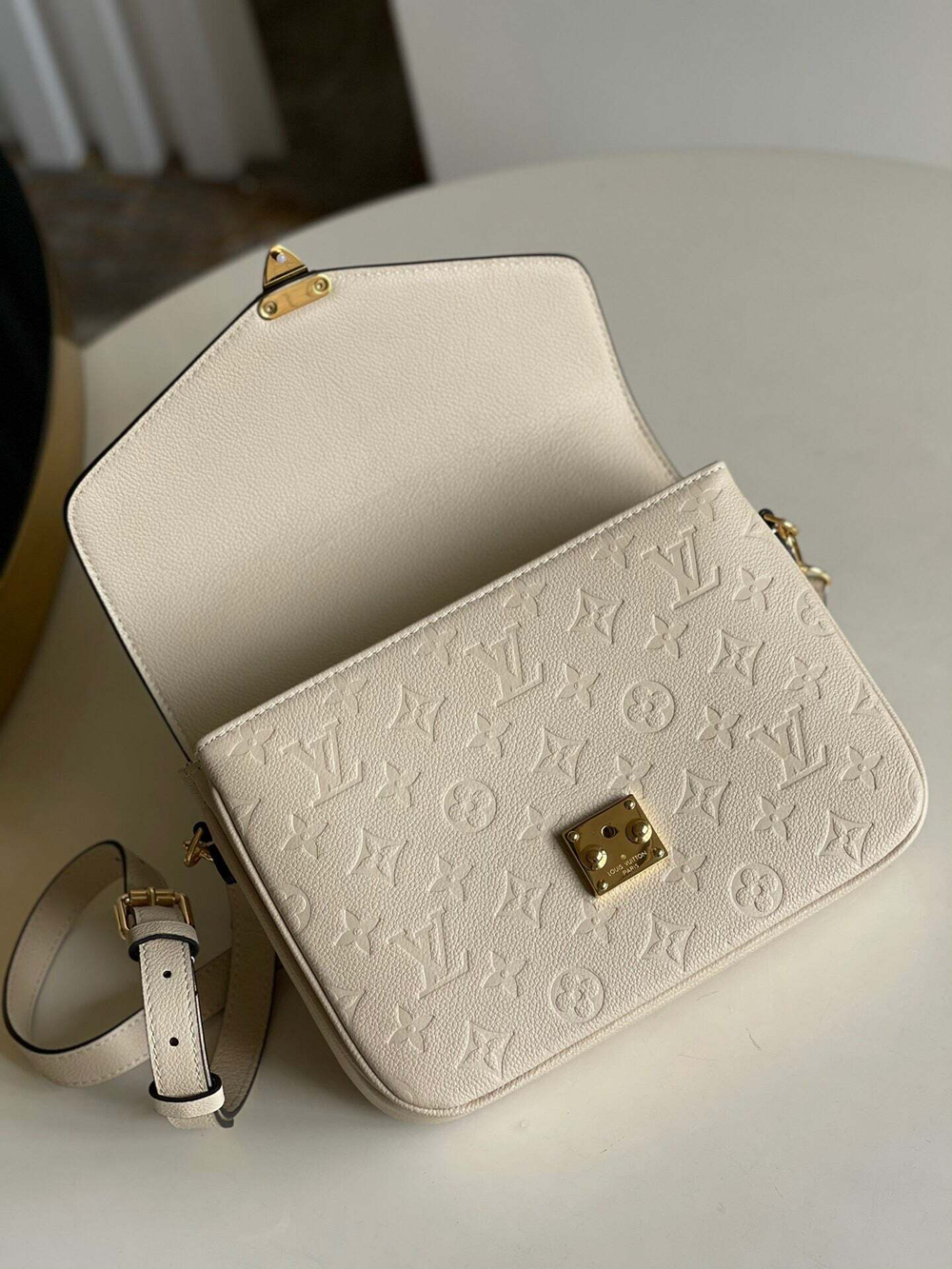 Louis Vuitton Metis