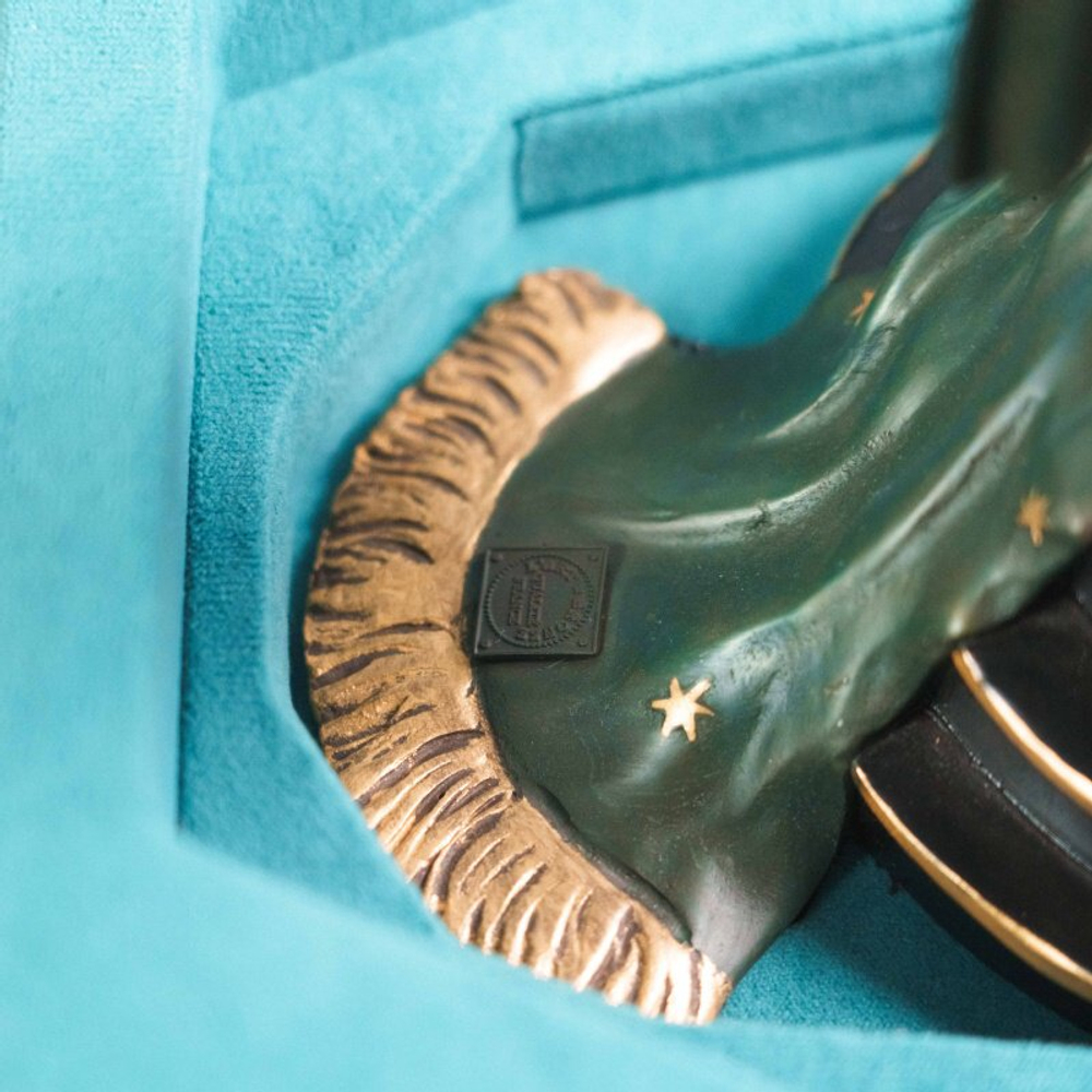 Скульптура «Элегантная дама в изумрудном платье»