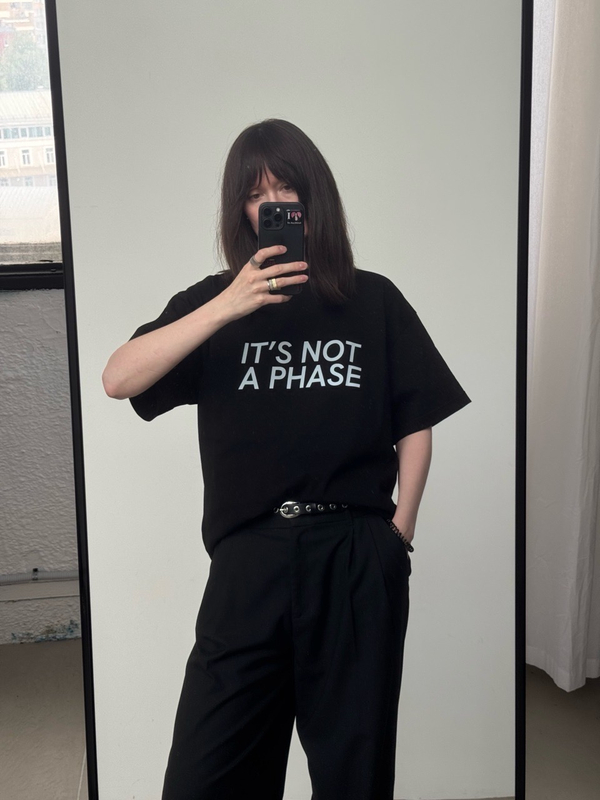 Футболка  It's not a phase, черная