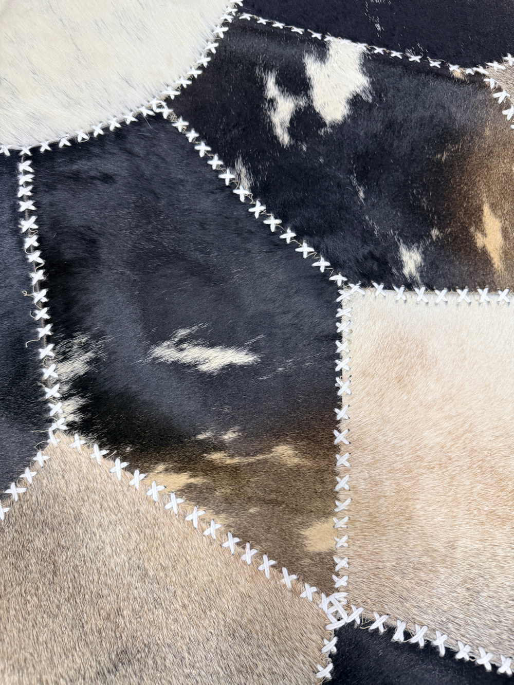 Ковер круглый натуральный на пол / Телячья шкура / 200 см