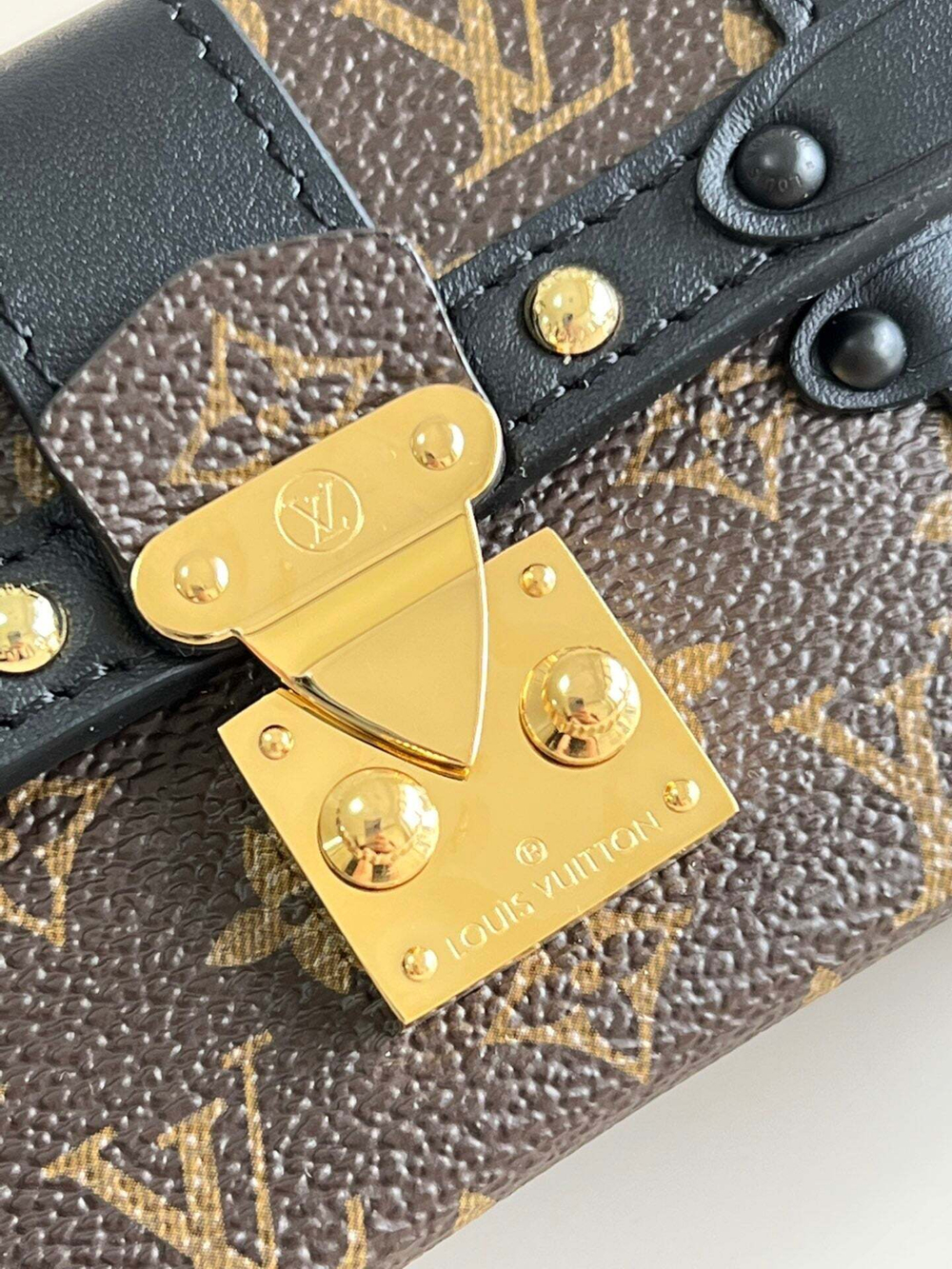 Louis Vuitton Essential Trunk