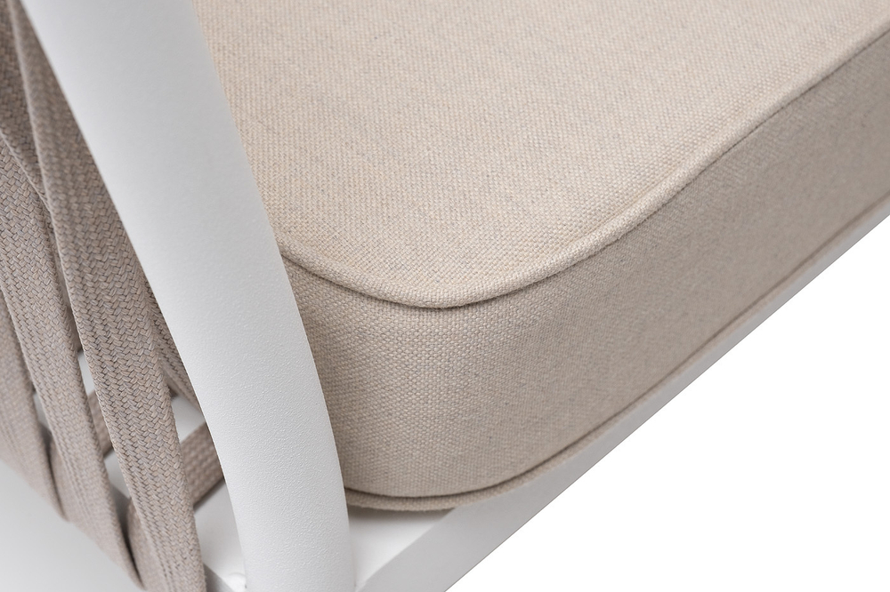 "Касабланка" кресло плетеное из роупа, каркас алюминий белый муар, роуп бежевый 20мм, ткань бежевая 15052