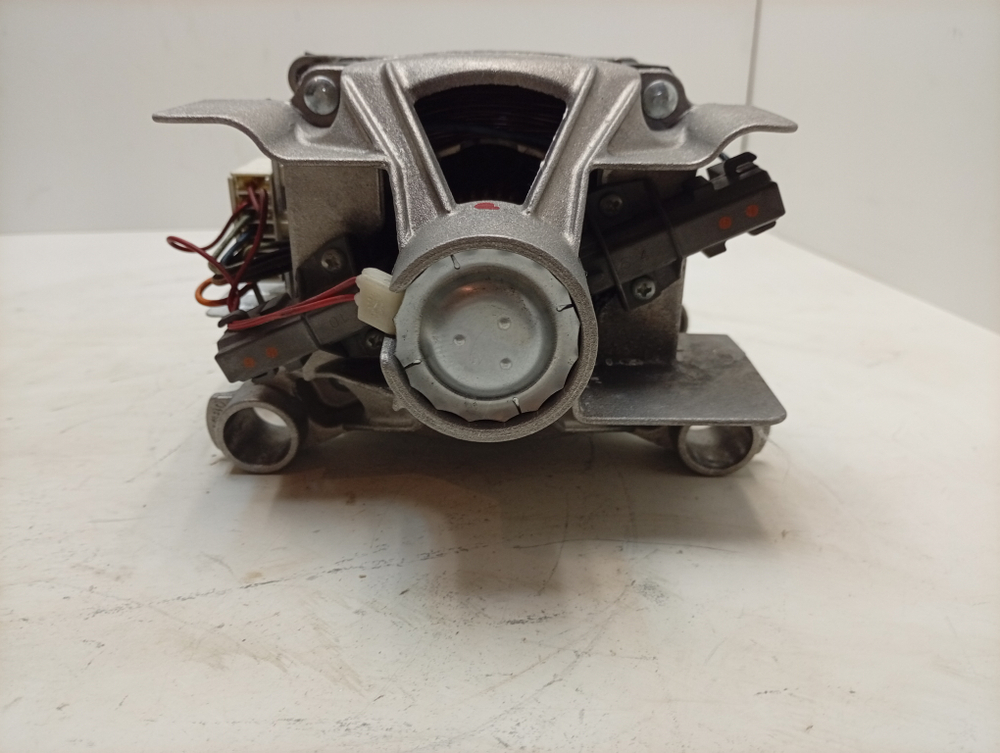 AWS71212 кт20 Двигатель для стиральных машин Whirlpool 480111102595 7 контактов б/у