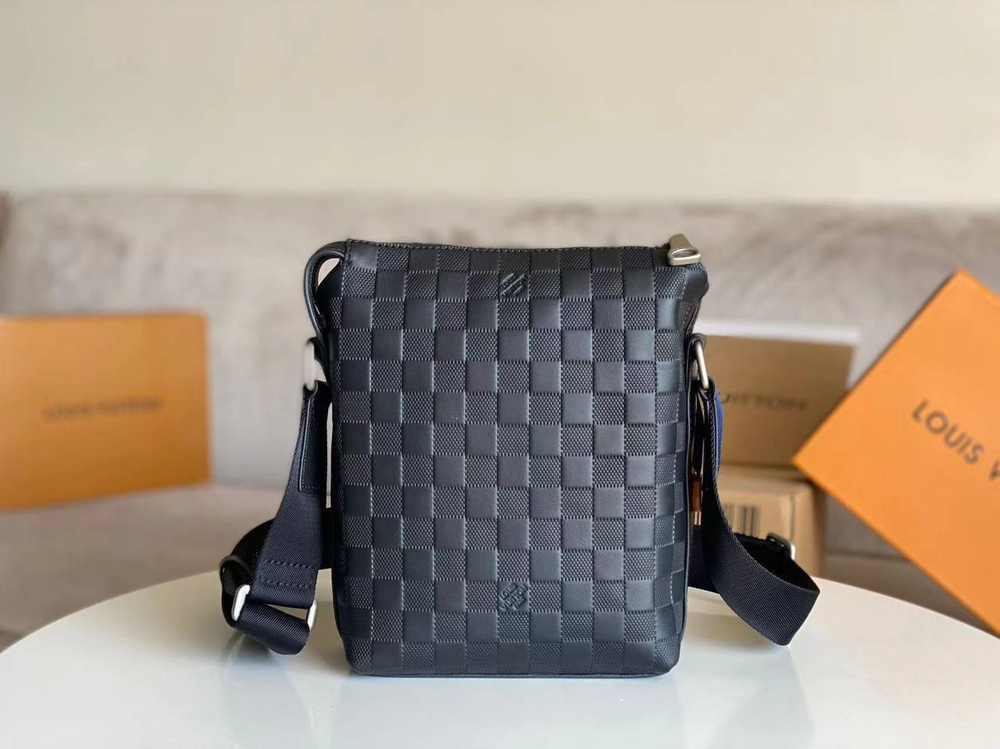 Сумка-мессенжер Louis Vuitton