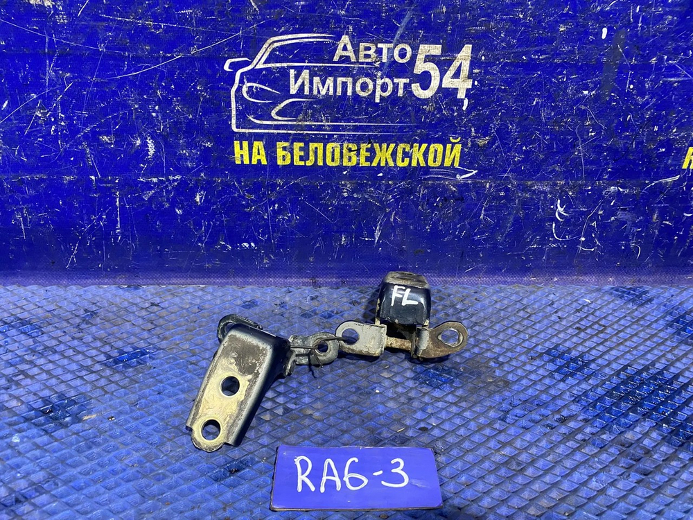 Петля двери передней левой Honda ODYSSEY 2001