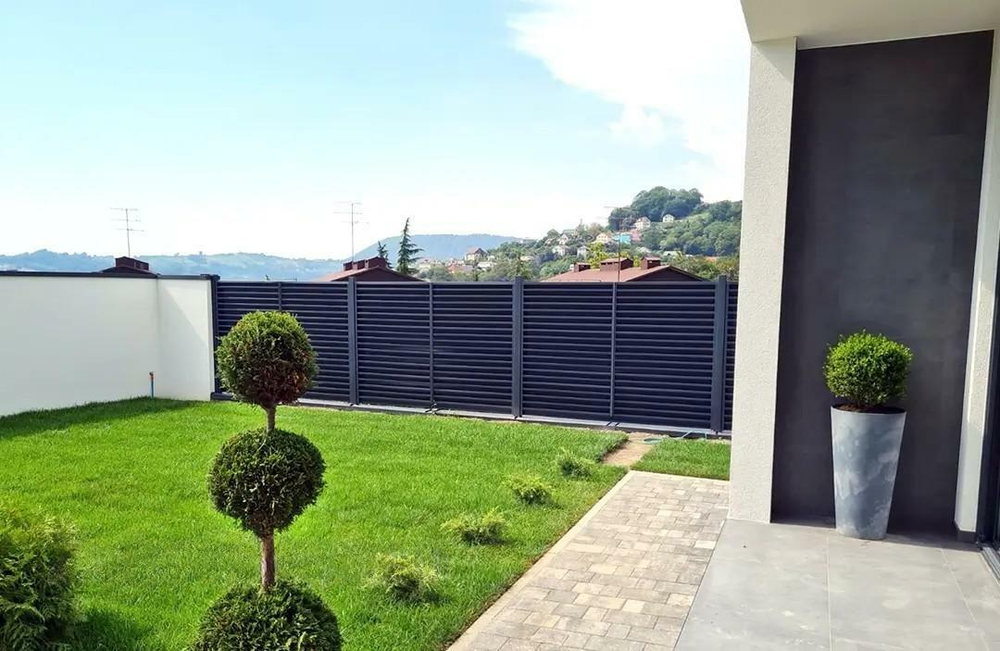 Металлический забор жалюзи