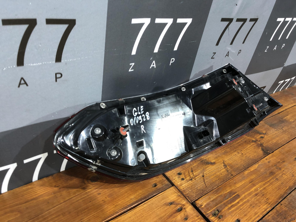 Фонарь задний правый Mercedes GLE (C292) 15-19 Б/У Оригинал A2929064800