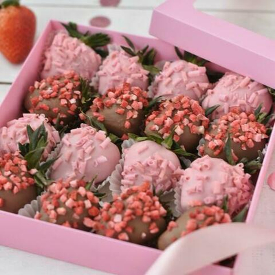Набор клубники в шоколаде Pink Chocolate