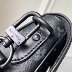 Louis Vuitton Montsouris Messenger PM