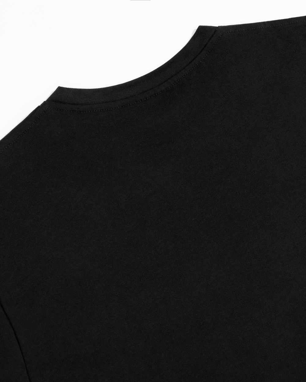 Футболка черная с лого на груди S