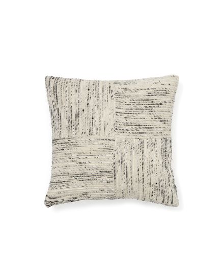 Чехол для подушки из жаккарда в бежевую и чёрную клетку Anuba 45 x 45 см