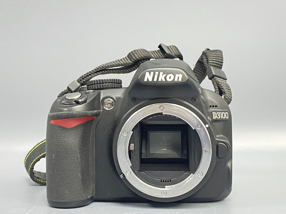 Nikon D3100 kit 18-55mm 1600 кадров