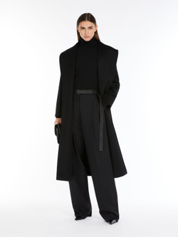 MaxMara Кашемировый свитер с высоким воротом, черный